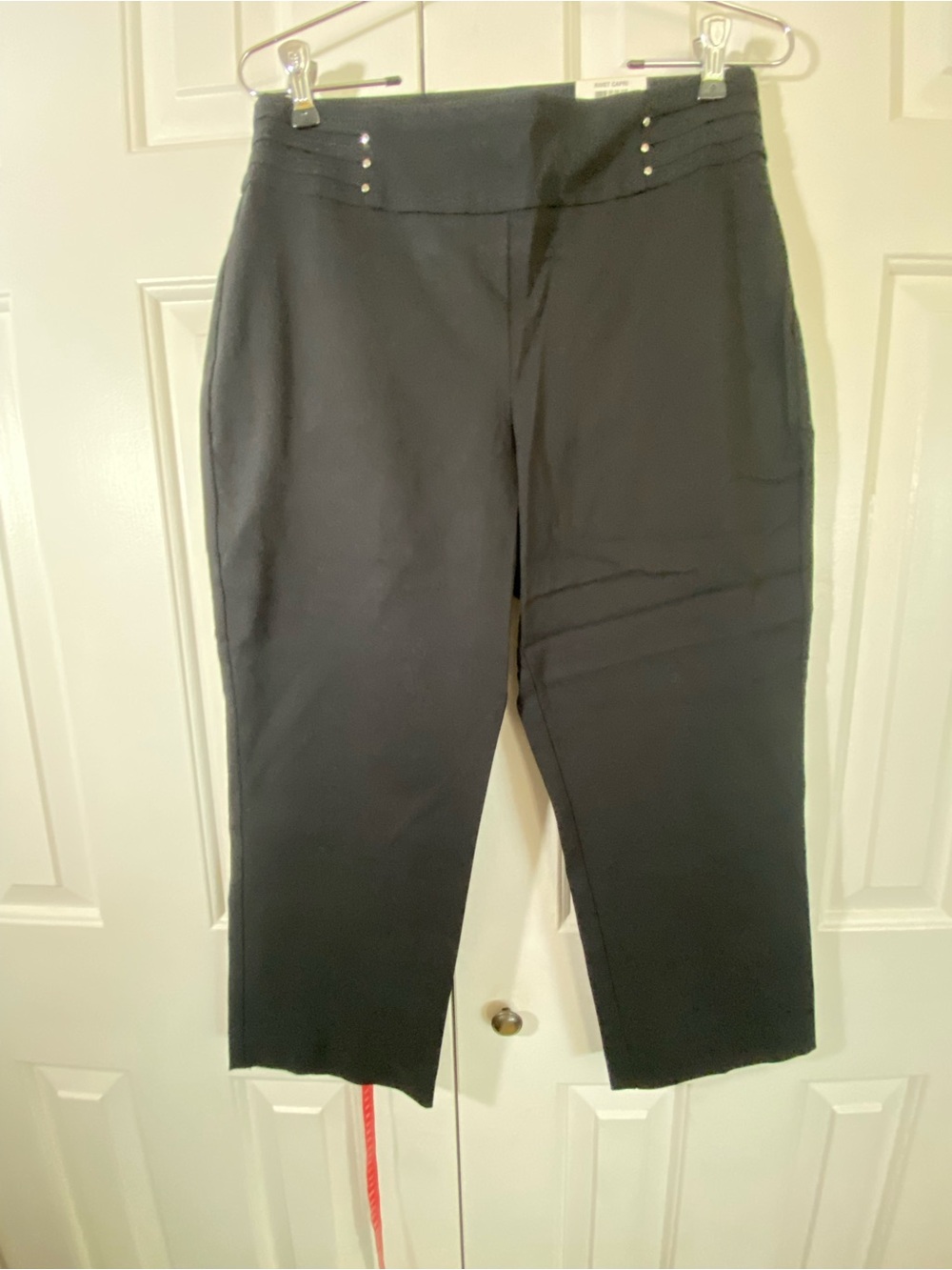 New With Tags JM Collection Black Capri Pants with Comfort Waistband